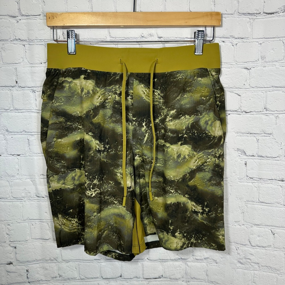 Lululemon THE‎ Shorts 7" LINERLESS Shorts Green High Dive Auric Gold LM7AHRS